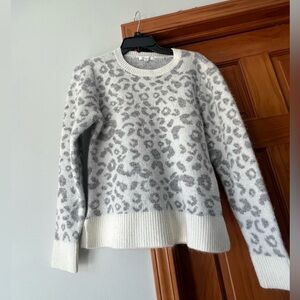 89th & Madison White and Gray Patterned Sweater